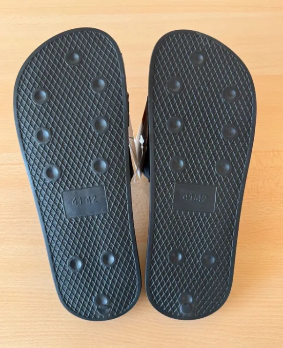 Identic Badeschlappen Schwarz Größe 41/42 Neu mit Etikett