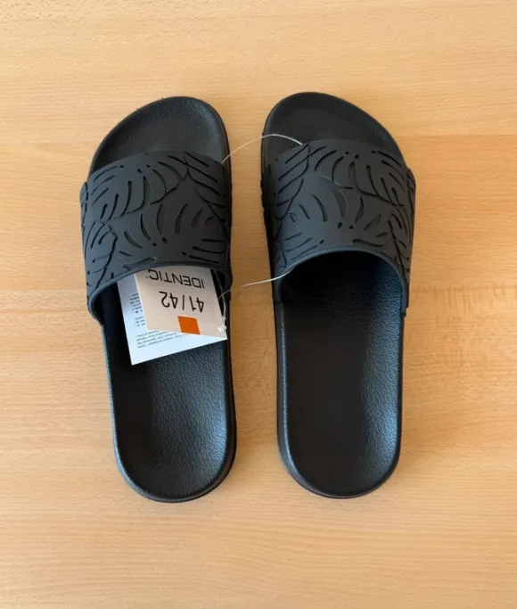 Identic Badeschlappen Schwarz Größe 41/42 Neu mit Etikett