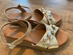 Inuovo goudkleurige sandalen maat 39