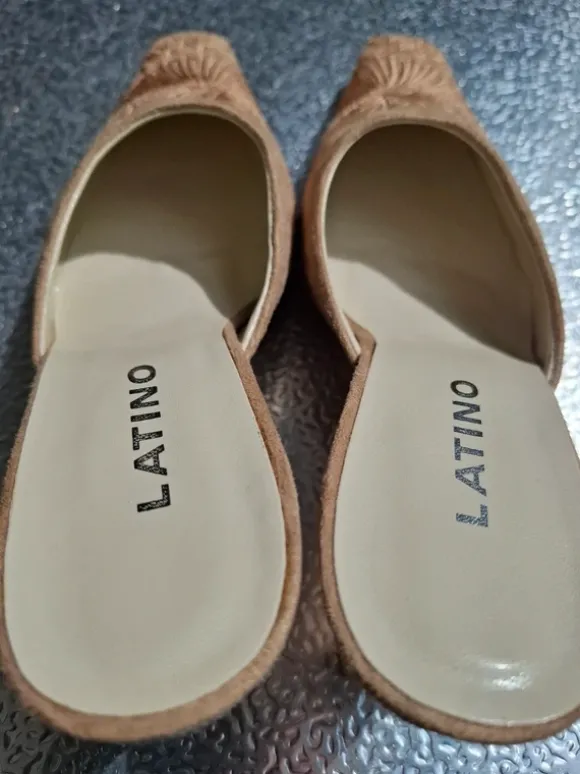 Joli mule à talon, fermé devant, marque Latino, pointure 38, beige