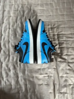 Jordan 1 Low University Blue / Black