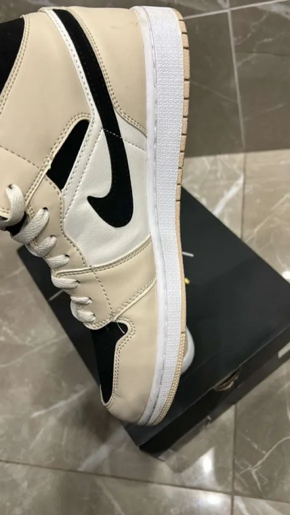 Jordan 1 Mid