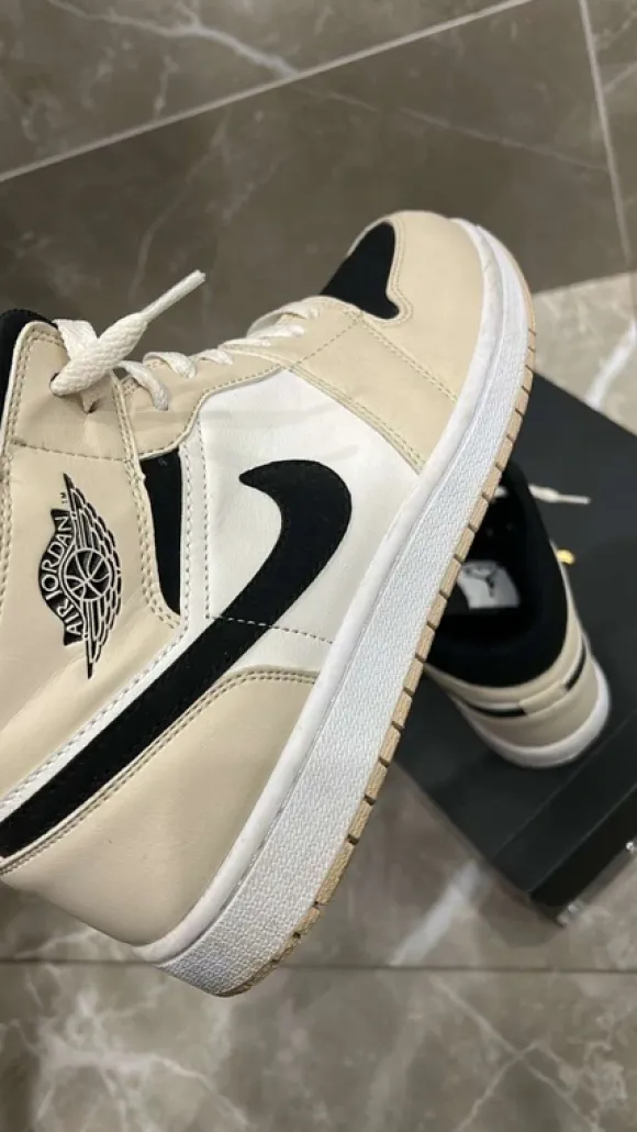 Jordan 1 Mid