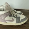 Jordan 1 Mid, EU 37.5