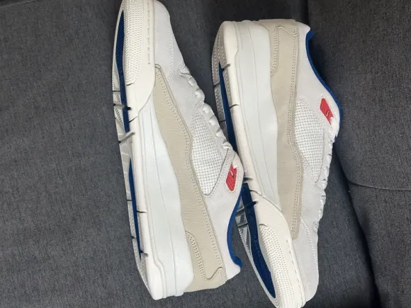Jordan Flight Court Weiß (EUR 45.5)
