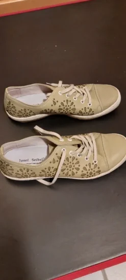 Josef Seibel Sommerschuhe mit Blumenapplikationen