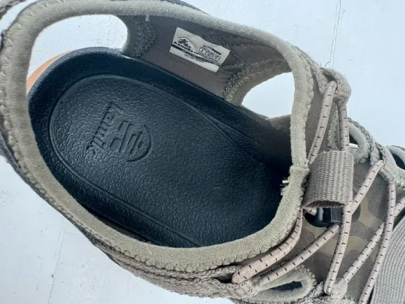 Kamik khaki oliv neu Wasserschuhe 41 Outdoor-Sandalen