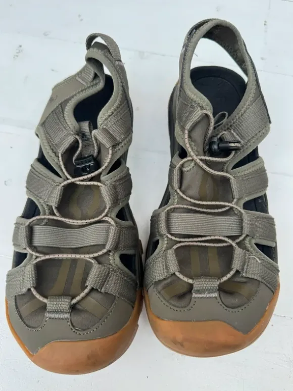 Kamik khaki oliv neu Wasserschuhe 41 Outdoor-Sandalen
