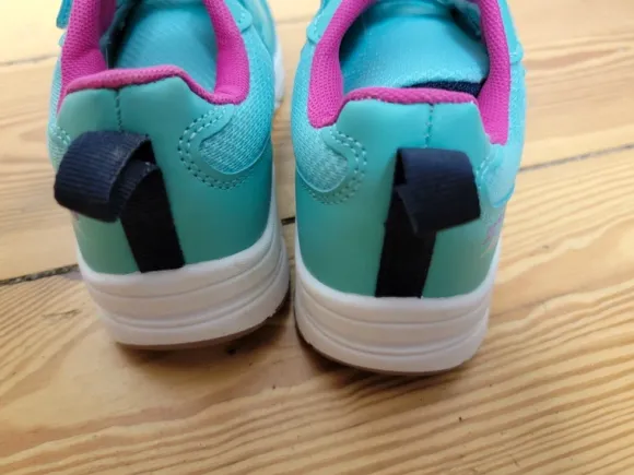 Kangaroos Turnschuhe wie neu Gr. 30