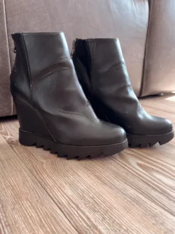 Keilabsatz boots