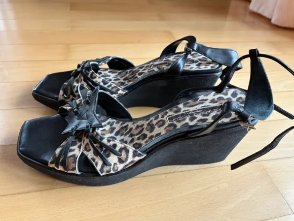 Keilabsatzschuhe Armando Pollini Design