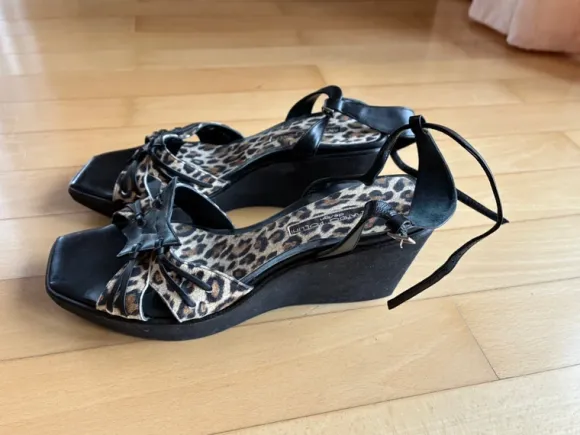 Keilabsatzschuhe Armando Pollini Design