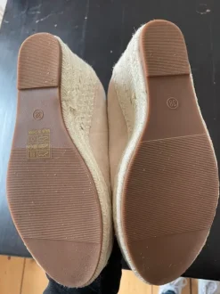 Keilsandalen aus Kunstleder 38