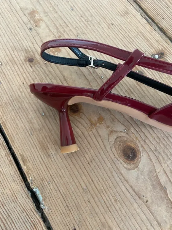 Kitten heels red