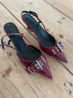 Kitten heels red