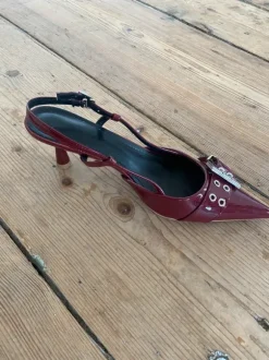 Kitten heels red