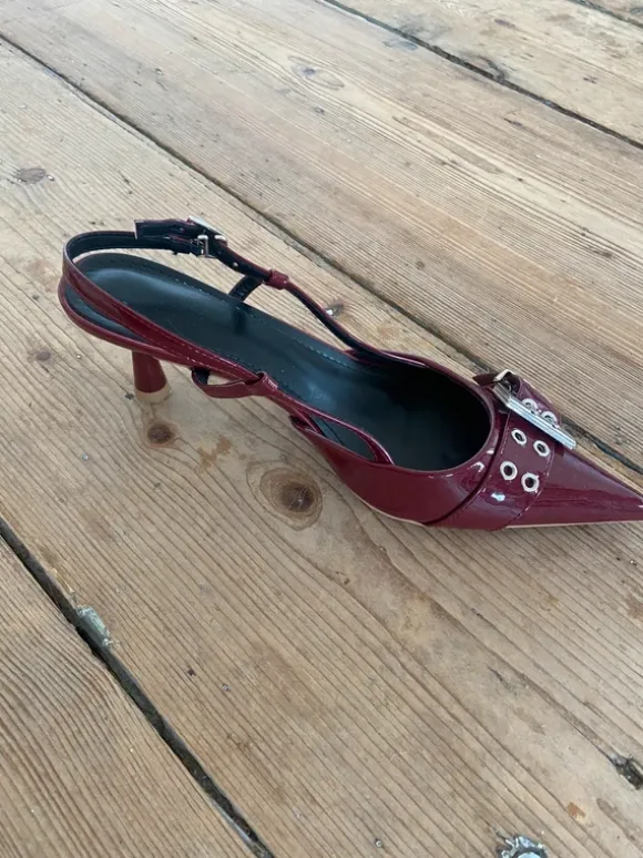 Kitten heels red