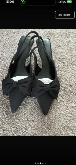 Kitten Heels schwarz mit Schleife