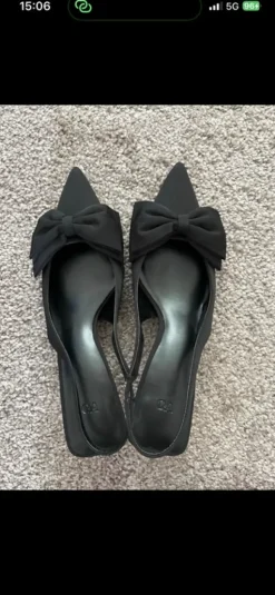 Kitten Heels schwarz mit Schleife