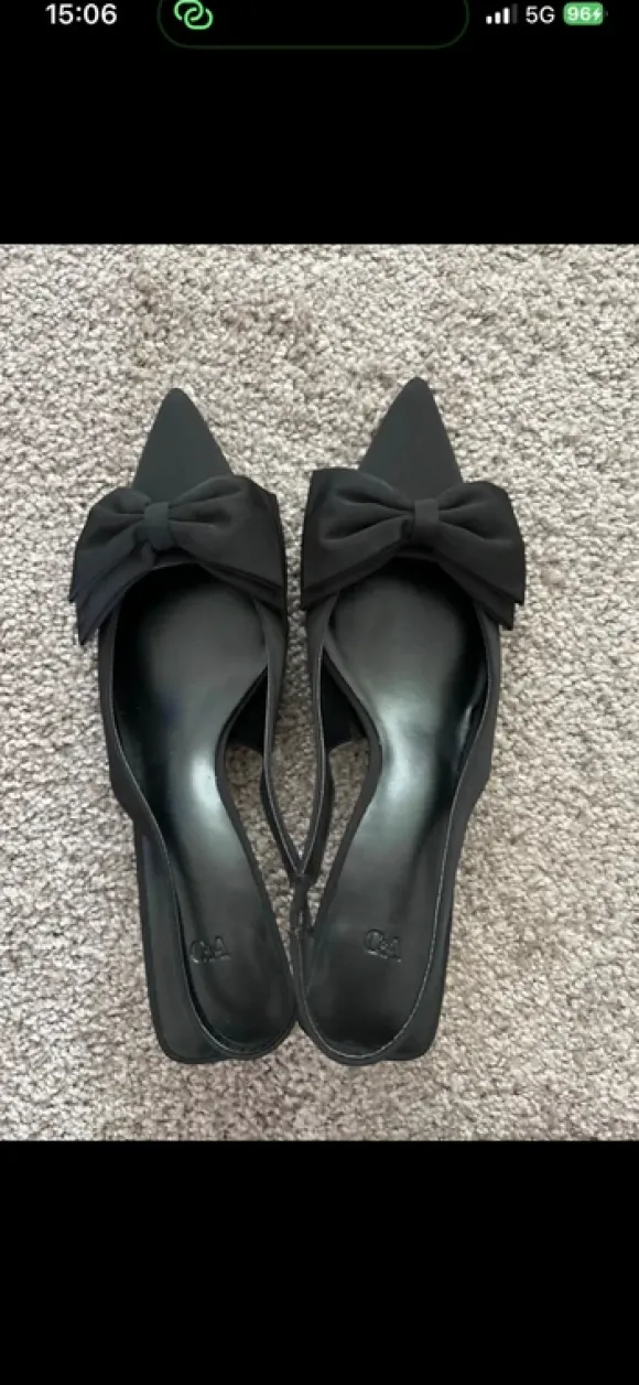 Kitten Heels schwarz mit Schleife