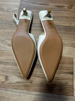 Kitten Heels/Ballerinas in Creme von Vera Blum