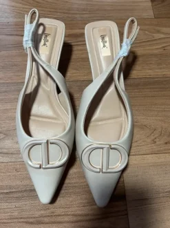Kitten Heels/Ballerinas in Creme von Vera Blum