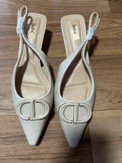 Kitten Heels/Ballerinas in Creme von Vera Blum
