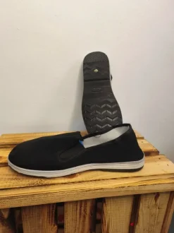 Klassische Espadrilles / Slipper – Schwarz – Größe 42 – NEU & Ungetragen