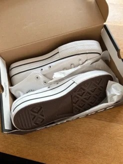 Klassischer Converse Plateau Schuh