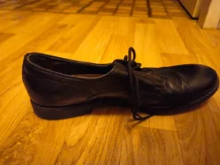 klassischer Leder-Schnürschuh