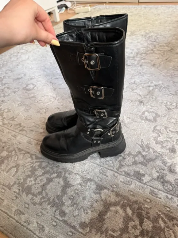 Knee High Boots with Buckels