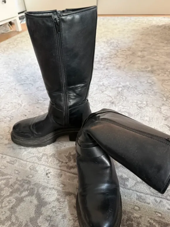 Knee High Boots with Buckels