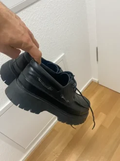 KOI Schuhe