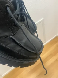 KOI Schuhe