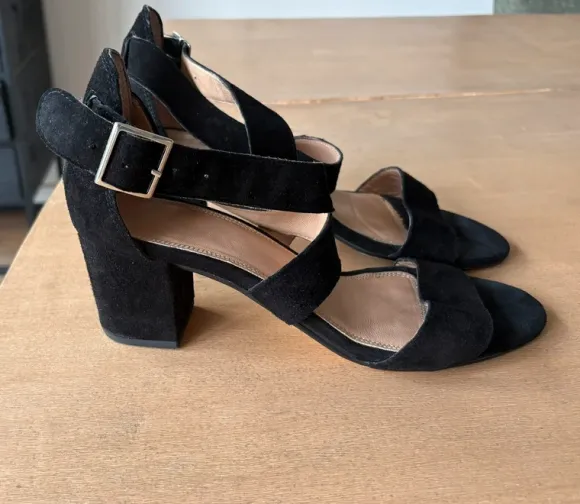 Laatste kans**Zwarte suède sandalen van Manfield maat 39