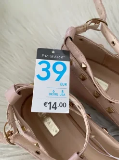 Lack Ballerina mit Nieten und Riemchen in nude NEU mit Etikett