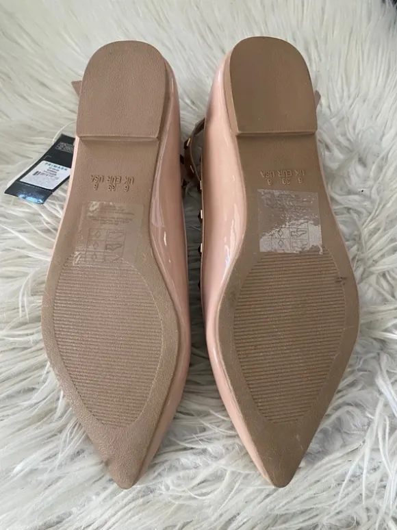 Lack Ballerina mit Nieten und Riemchen in nude NEU mit Etikett