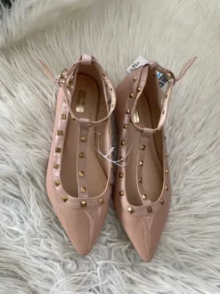 Lack Ballerina mit Nieten und Riemchen in nude NEU mit Etikett