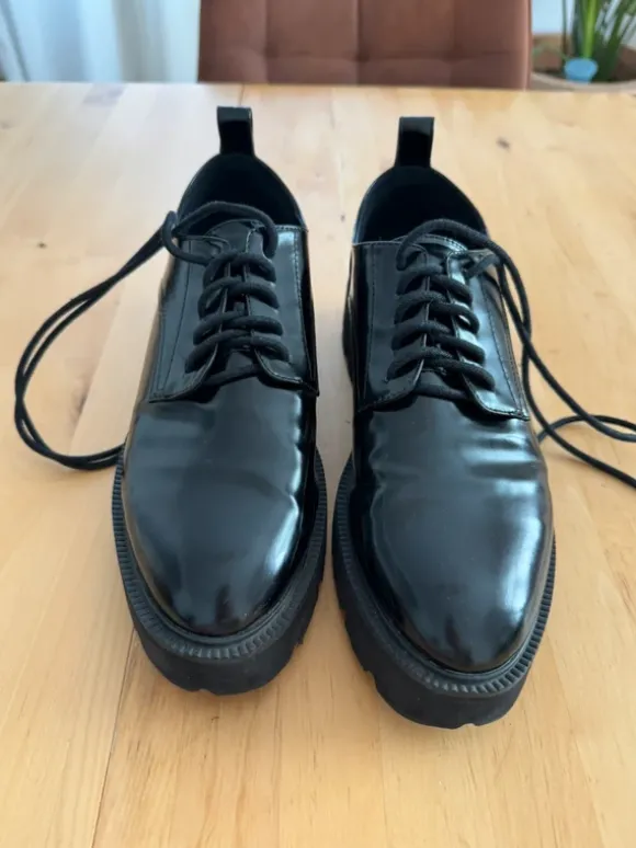 Lackschuh