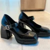Lackschuhe mit Absatz