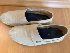 Lacoste Schuhe Slipper Herren / Größe 43 / Beige