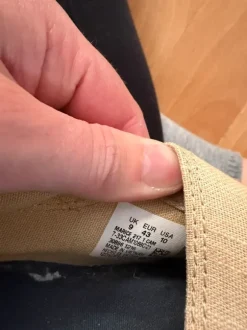 Lacoste Schuhe Slipper Herren / Größe 43 / Beige