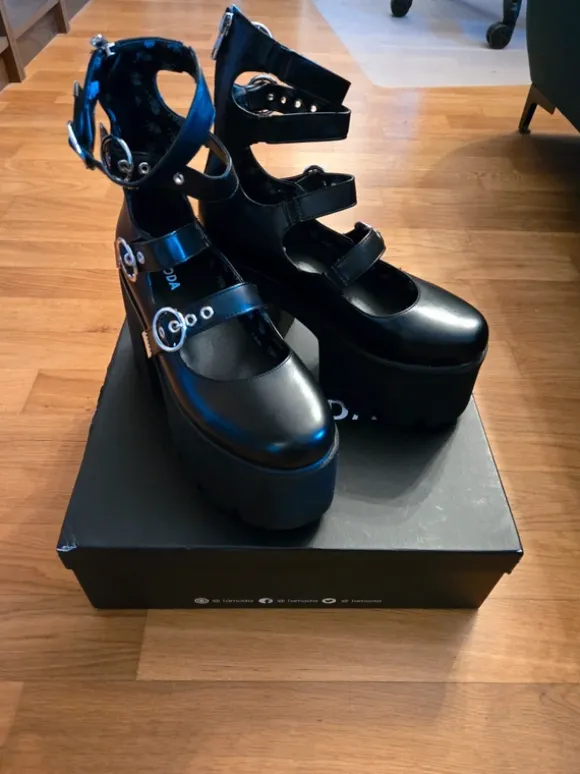 Lamoda Schuhe Plateauschuhe Pumps High Heels Gothic Goth Punk Alt Emo Lolita Jirai