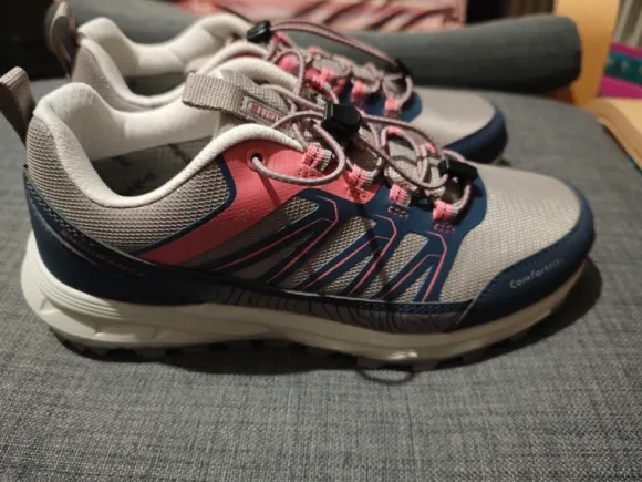 Lauf- bzw. Hiking-Schuhe von Endurance