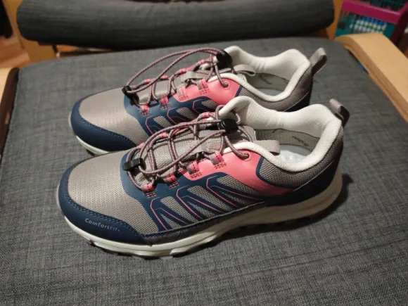 Lauf- bzw. Hiking-Schuhe von Endurance