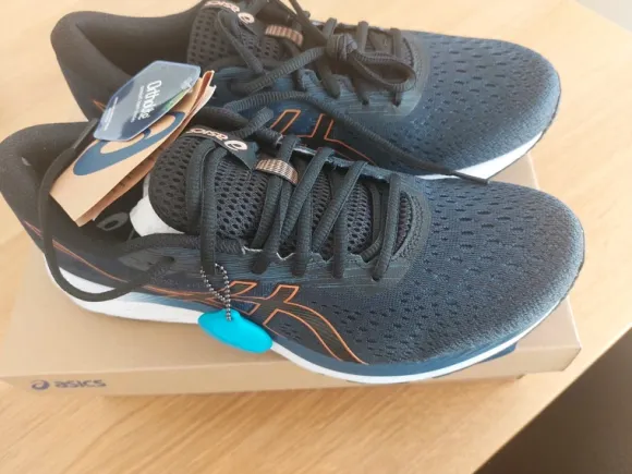 Laufschuhe asics Größe 44