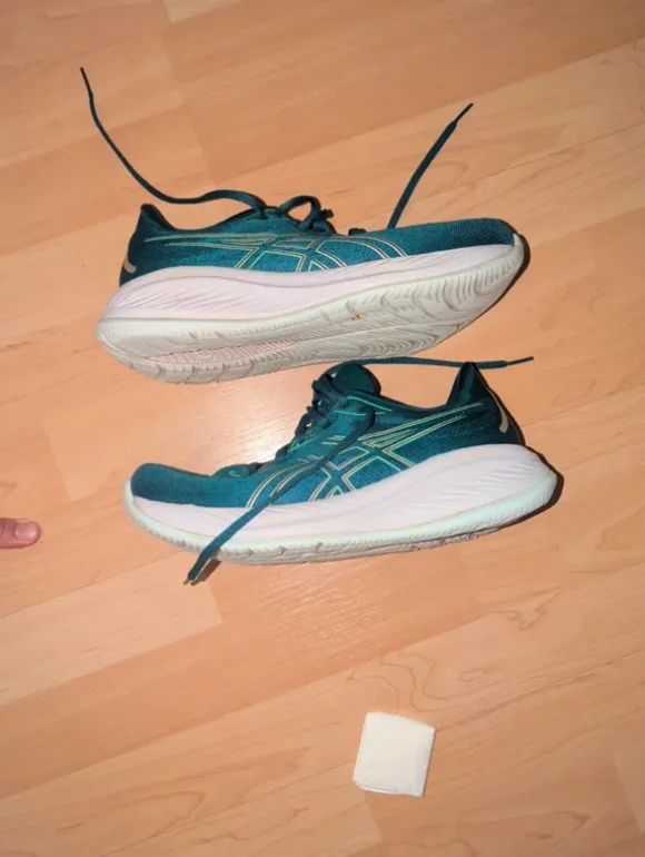 Laufschuhe Asics, Größe 42,5