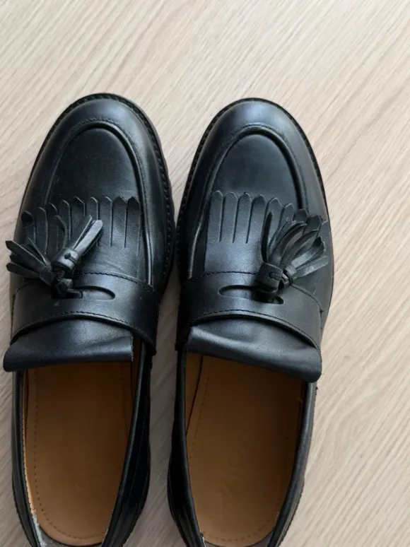 Leather Loafers – Size 41 – Almost New