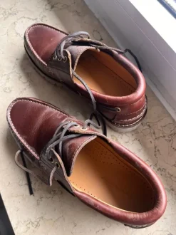 Leather shoes / moccasins