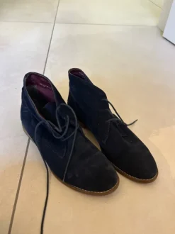 Lederschnürer in blau